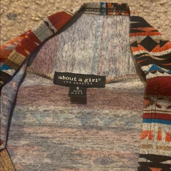 Women’s shall Aztec pattern - Picture 2 of 3